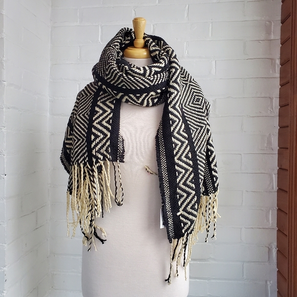 NYC Underground Scarf Shawl Wrap Wide Heavy Scarf Black Cream with Fringe - Picture 2 of 5